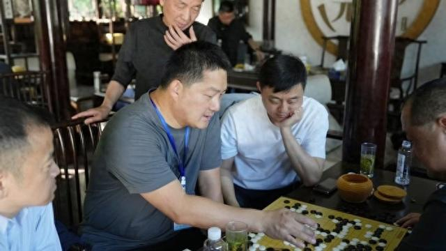 九游娱乐-同里杯决赛战成1比1，一场精彩对局引来了哪两位天元赛故友|围甲|刘世振|常昊|王星昊|上海_新浪体育_新浪新闻
